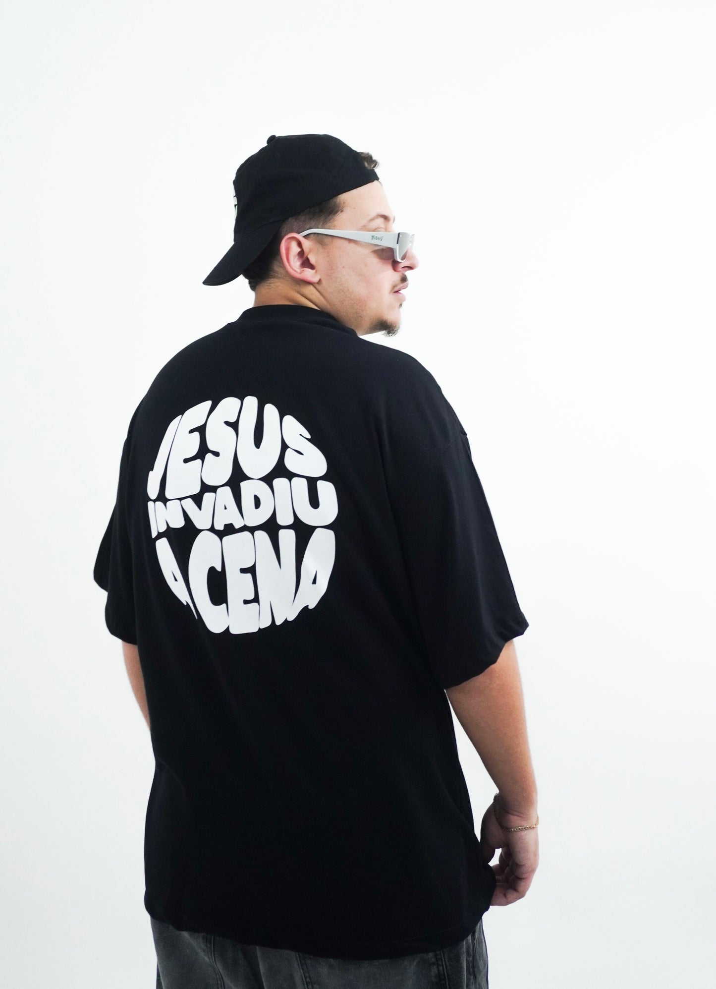 Camiseta Jesus Invadiu a Cena Preta - UNISSEX