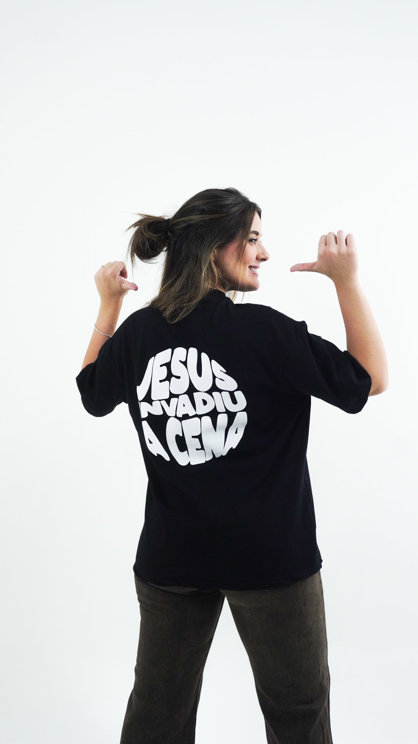 Camiseta Jesus Invadiu a Cena Preta - UNISSEX