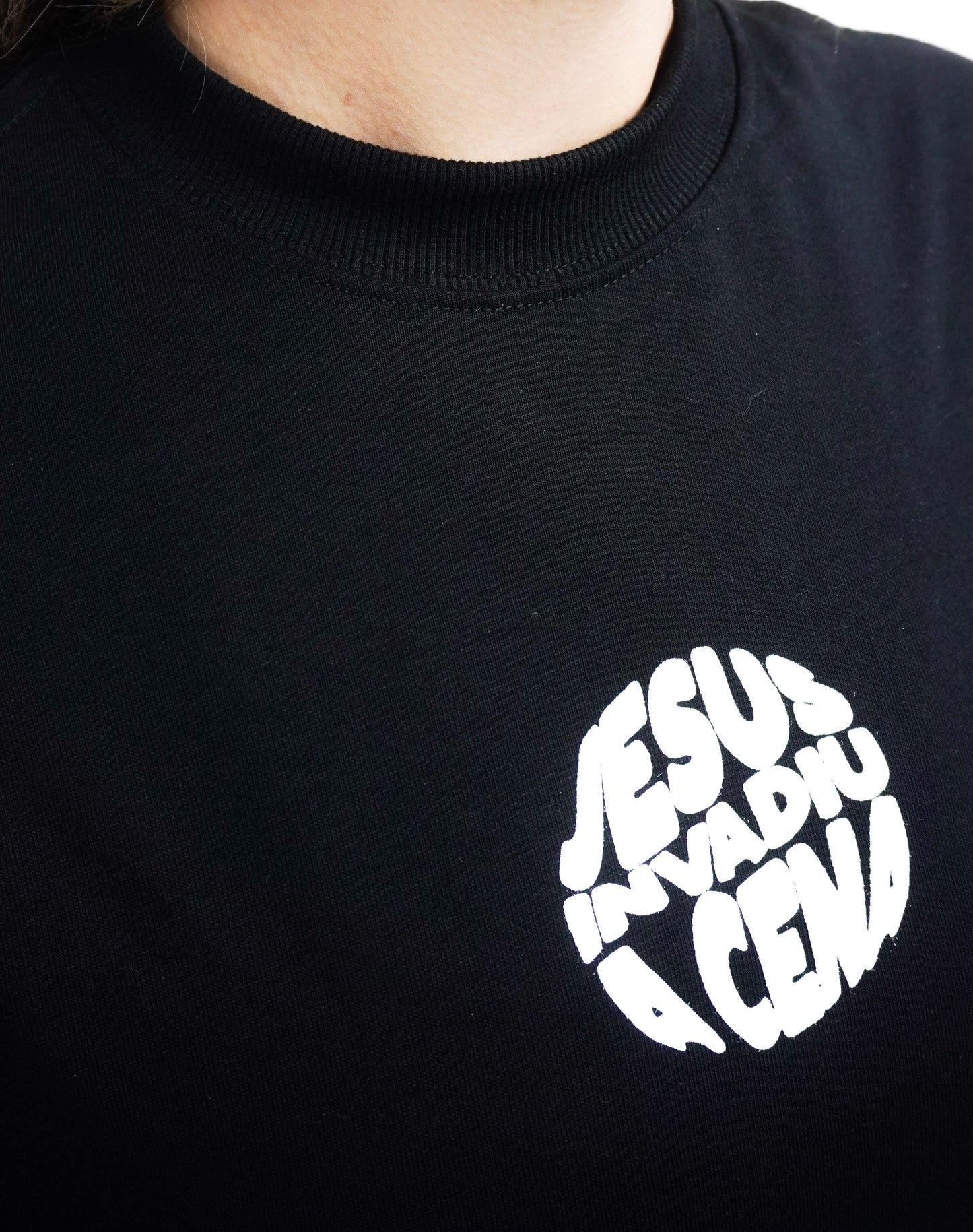 Camiseta Jesus Invadiu a Cena Preta - UNISSEX