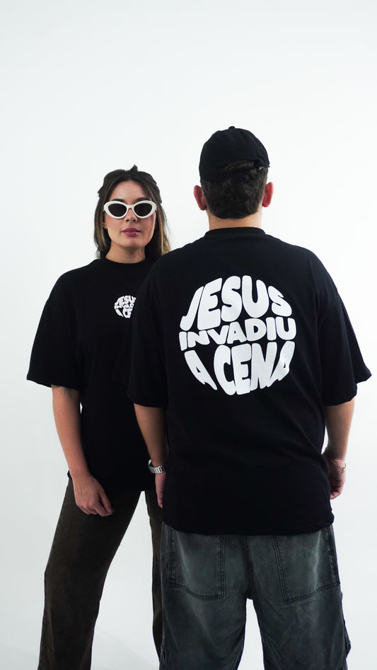 Camiseta Jesus Invadiu a Cena Preta - UNISSEX