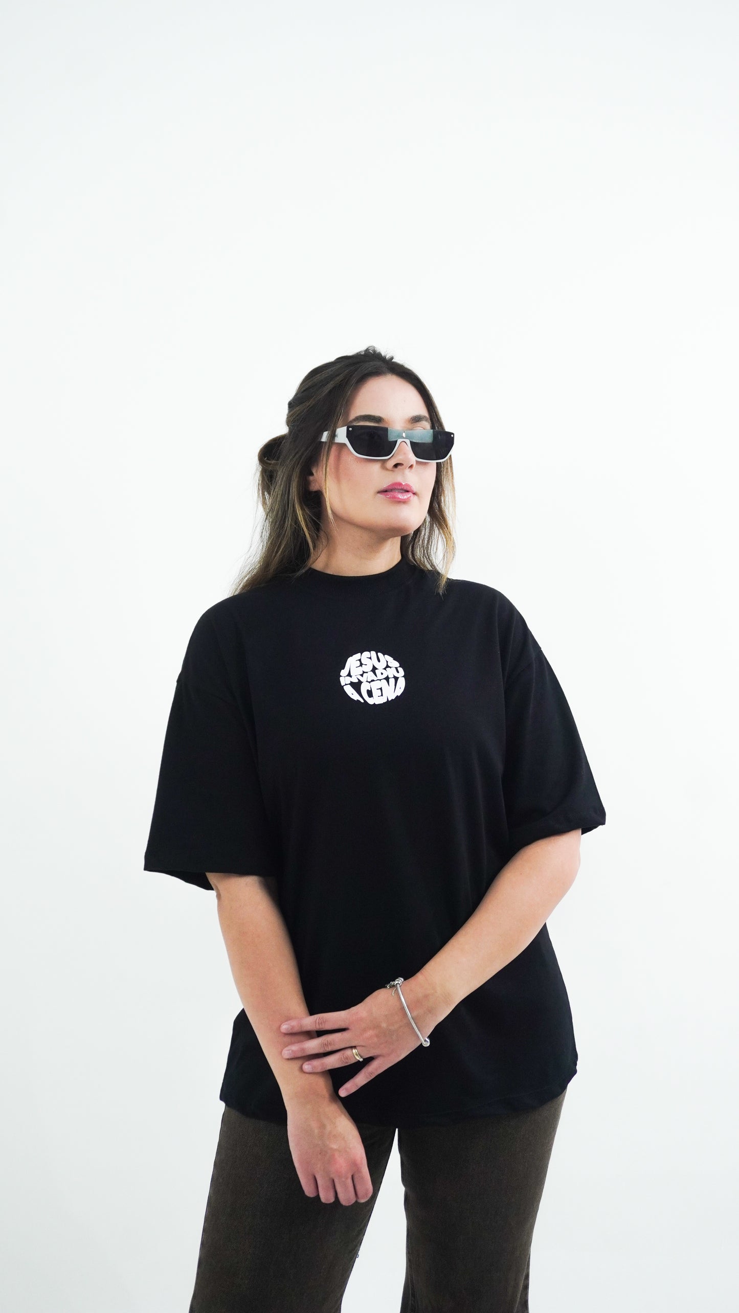Camiseta Jesus Invadiu a Cena Preta - UNISSEX