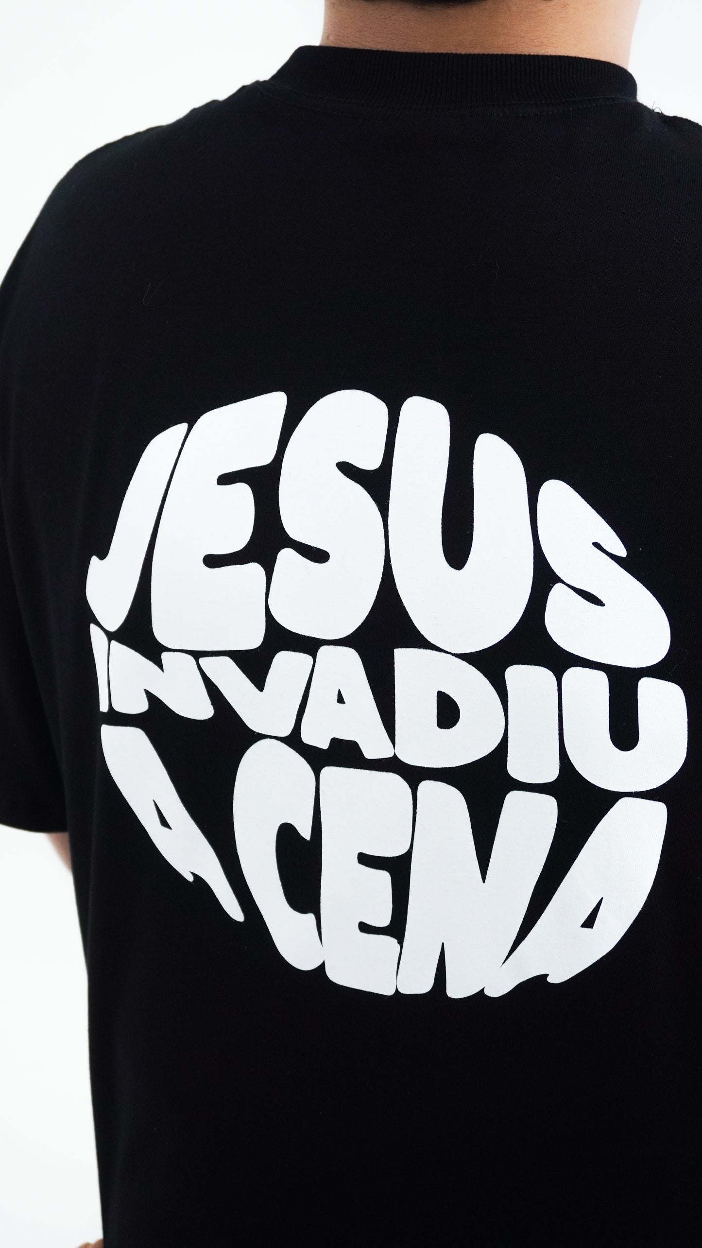 Camiseta Jesus Invadiu a Cena Preta - UNISSEX